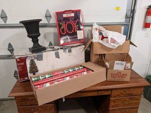 Christmas Dcor Lot - 4 Pre-Lit Christmas Tree, Wrapping Paper and More - NO SHIPPING