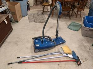 Kenmore Intuition Vacuum Cleaner and Assorted Brooms, Untested - NO SHIPPING