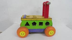 lot 3 image: Vintage Wooden Kids Toy