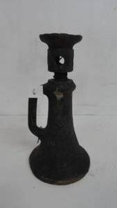 lot 6 image: Antique Screw Jack 1 12x8