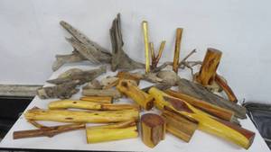 lot 8 image: Diamond Willow & Drift Wood (Craft Items)