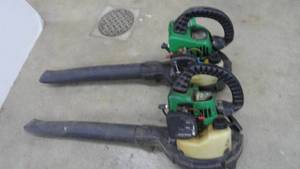 lot 20 image: Weed Eater Feather Light Blower