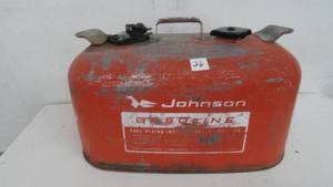 lot 26 image: Johnson 6 Gal Boat Gas Tank