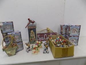 lot 40 image: Holiday Items