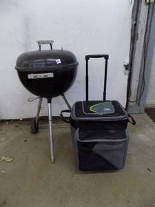 lot 65 image: GrillCooler Bag On Wheels