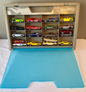 lot 28 image: 20 Cars and a Carrying Case