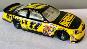 lot 33 image: #17 Dewalt Grouping