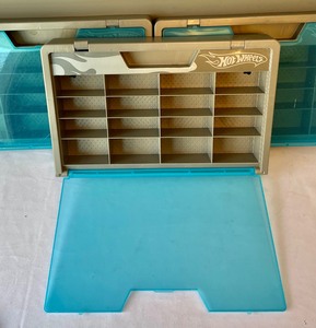 lot 117 image: 3 Hot Wheels 16 Car Carrying Cases