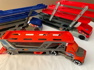 lot 2 image: Hot Wheels Mega Haulers