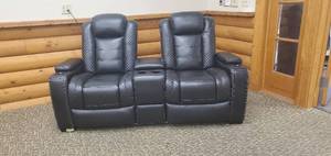 lot 601 image: Party Time Power Reclining Loveseat with Console, 3700318 Floor Model - missing center console and Y power cable