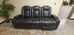 lot 608 image: Party Time Power Reclining Sofa, 3700315 -Floor Model, Scratch and Dent, Missing Y Cable