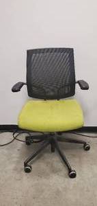 lot 624 image: SitOnIt Seating Focus Mid-Back Task Chair