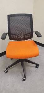 lot 627 image: SitOnIt Seating Focus Mid-Back Task Chair