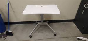 lot 628 image: Adjustable SitStand Rolling Desk - Does Not Stay Up