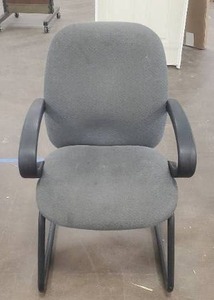 lot 635 image: Commercial Guest Chair in Gray - Needs cleaning