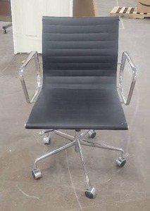 lot 636 image: Rolling Adjustable Leather-like Office Chair - Scratch & Dent