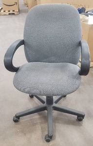 lot 637 image: Rolling Adjustable Gray Fabric Office Chair