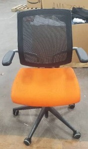 lot 638 image: SitOnIt Seating Focus Mid-Back Task Chair