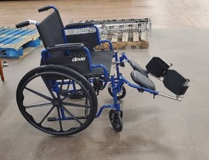 lot 729 image: Drive Medical Cruiser III Wheelchair - Good functional condition.