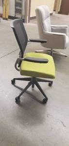 lot 758 image: SitOnIt Seating Focus Mid-Back Task Chair