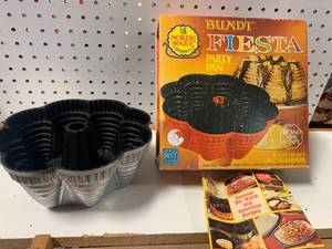 Vintage Nordic Ware Bundt Pan