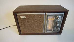 lot 4 image: MCM Sony Electric AM-FM Radio--8 12 Tall  x  14 12 Wide  x  6 Deep -WORKS