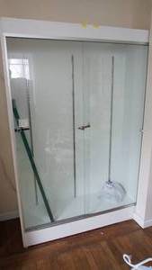 lot 10 image: Commercial Locking Glass Floor Display Lighted Showcase