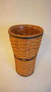 lot 18 image: Longaberger 1994 Handwoven Umbrella Basket with Original Liner 18