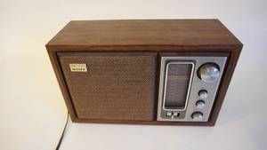 lot 22 image: MCM Vintage Sony ICF-9650W High Fidelity Sound AMFM Table Radio -Works