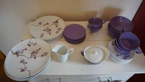 lot 147 image: MCM Texas-Ware Melmac Lilac Dinner Dish Set