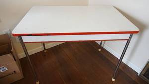 lot 157 image: Porcelain Table Top On Legs -25 L  x  40 W  x   29 12 H