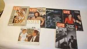 lot 160 image: Collectable LifeLookPost Magazines