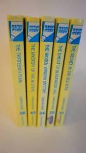 lot 175 image: Nancy Drew Collectible Hard-Cover Books