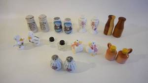 lot 214 image: Collectible Salt & Pepper Shakers Dogwood, Made in England Chicks, Advertising etc.