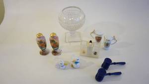 lot 217 image: Collectible Salt & Pepper Shakers Including Noritake Vintage Pressed Glass Globe, Shaped Pedestal Bowl etc