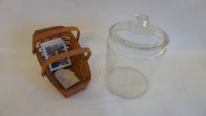 lot 248 image: 14 Apothecary Jar with Lid -Longanberger Wine Basket