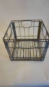 lot 251 image: Antique Wire Metal Milk Crate -12 x 12