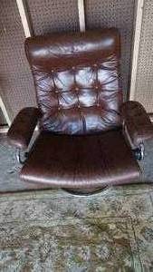 lot 257 image: Antique Ekornes Stressless Brown Leather Antique Swivel Rocker Recliner