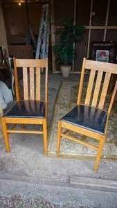lot 260 image: Pair Of Solid Oak Mission Style Chairs with Vinyl Cushioned Seats
