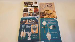 lot 277 image: Four Vintage Collectors Books