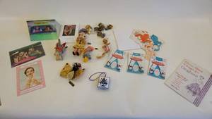 lot 280 image: Vintage Sewing Advertising Items - TextileFabric Figures -Buttons