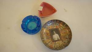 lot 288 image: Cobalt Blue Ashtray -Salmon Triangle Porcelain Ashtray -Antique Cigar Sweetheart Grooms Gift Dish