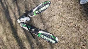 lot 304 image: OBrien Water Skis -Never-Used NEW