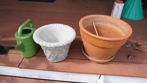lot 315 image: Green Watering Can-White Flowerpot-Rust Colored Flowerpot