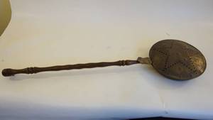 lot 330 image: Long Handled CopperTin Firepit  Popcorn Popper