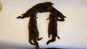 lot 337 image: Vintage Three Pelt Mink Stole Scarf