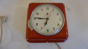 lot 343 image: Vintage GE Electric Metal Wall Clock-Model 2HOB