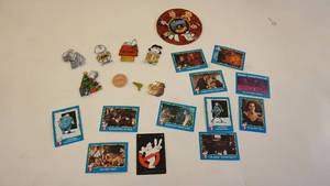 lot 362 image: Topps Ghost Busters Collectors Trading Cards -The Archies Record -PeanutsChristmas Plastic Suncatchers