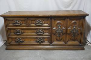 chest of drawers