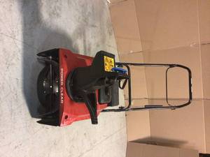 lot 21 image: Power Clear 721 E 21 in. 212 cc Single-Stage Self Propelled Electric Start Gas Snow Blower by Toro Customer Returns See Pictures